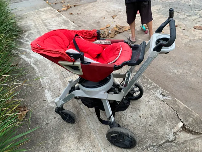 Carrinho de bebê + Bebê conforto importado orbit baby