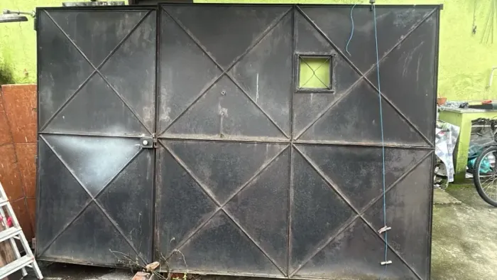 Portão de Garagem preto 296/200