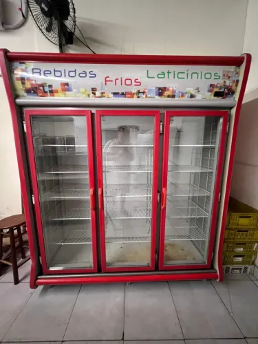 Geladeira vitrine laticinios Gelopar