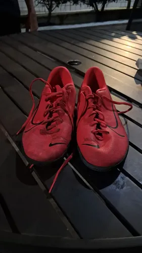 CHUTEIRA NIKE MERCURIAL VAPOR 13 CLUB