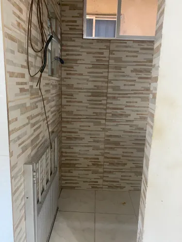 ALUGA-SE PEQUENO APT NA CURICICA