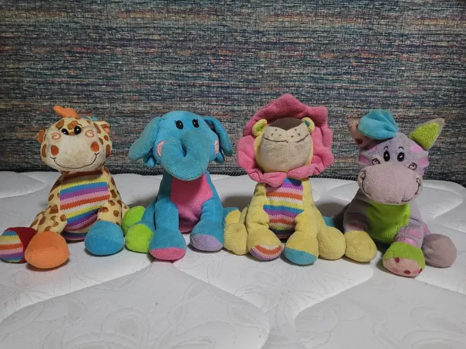 Pelúcias de bichos safári