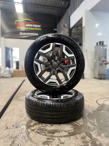 JOGO DE RODA JEEP 215/60 R17 pneus PIRELLI SCORPION