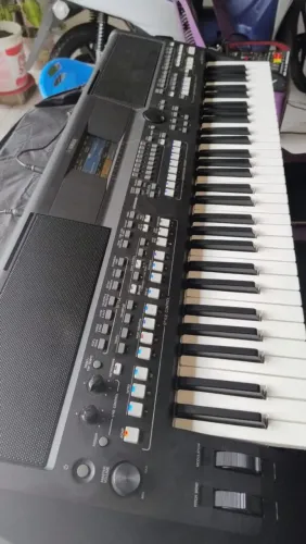 Vendo teclado Yamaha RX 600 sampleado seminovo nenhum arranhão oportunidade única