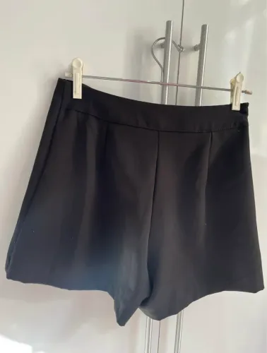 short saia preto usado