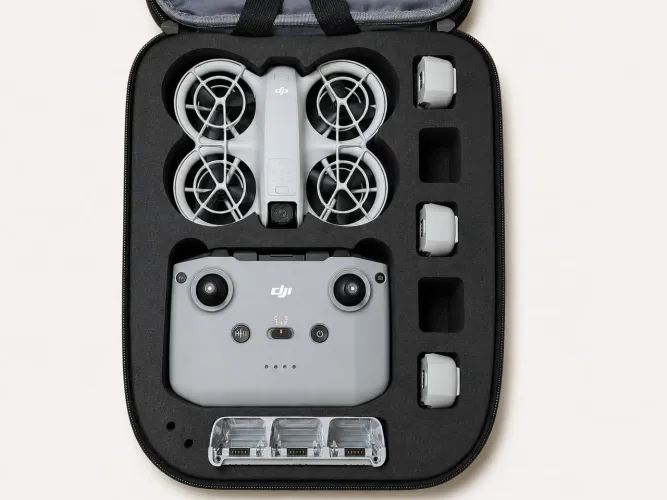 DJI Neo Fly More Combo Completo - Controle RC-N3, 3 Baterias, Hub e Case