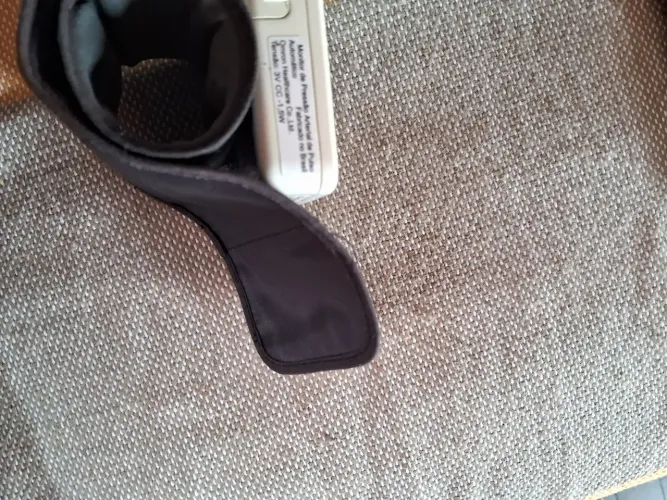 Medidor de pressão arterial OMRON 