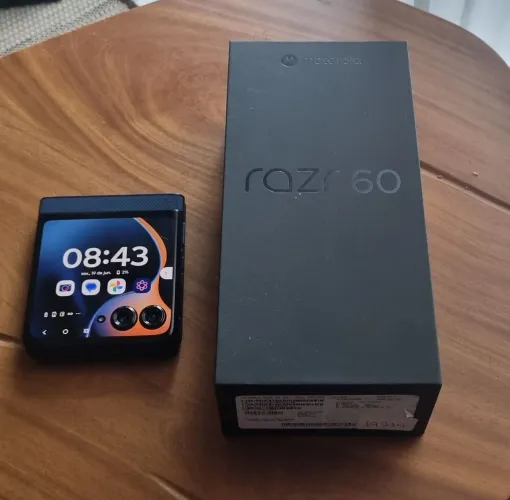 Motorola Moto Razr 60 256gb 12gb NOVO na caixa 