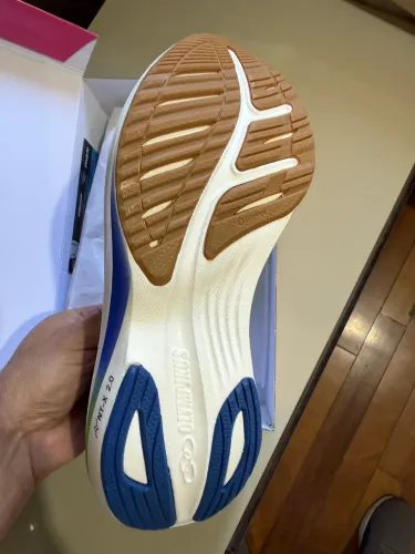 Tênis olimpikus corre turbo