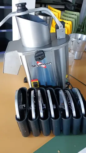 PROCESSADOR DE ALIMENTOS SKYMSEN COM LAMINAS E SUPORTE