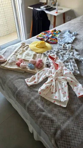 Lote de roupas de bebê 
