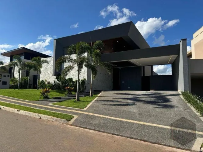 Casa térrea venda no Portal do Sol Garden Golfe Clube em Goiânia