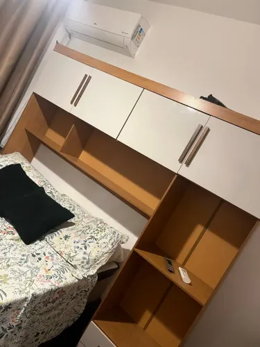 Guarda-roupa cabeceira