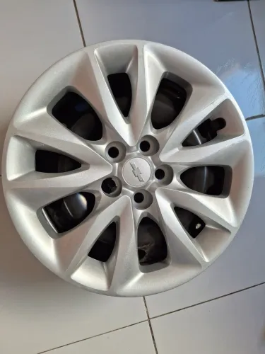 Vende-se uma roda e calota da tracker aro 16. VALOR 450