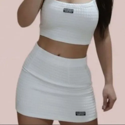 Conjunto cropped e saia casual Branco<br><br>malha texturizada