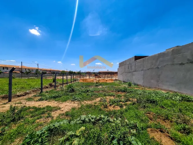 Terreno à venda em Americana-SP, bairro Jardim Pacaembu, com 300m² de área! Aproveite essa