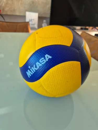 Bola de Vôlei profissional Mikasa V200W FIVB Approved comprada no Canadá