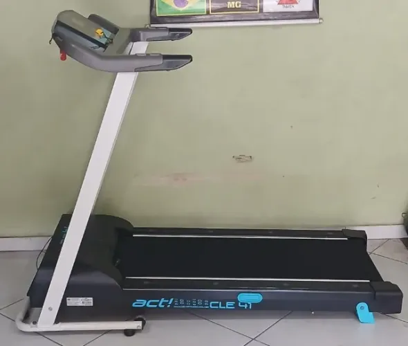 Ate 4x sem Juros - Esteira Elétrica Caloi ACT  CLE41 - 12 Km - Novíssima 