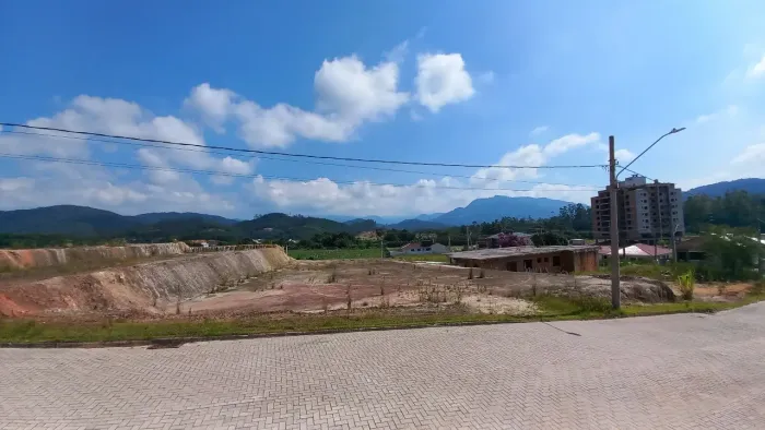 Terreno de 763m² em Antônio Carlos