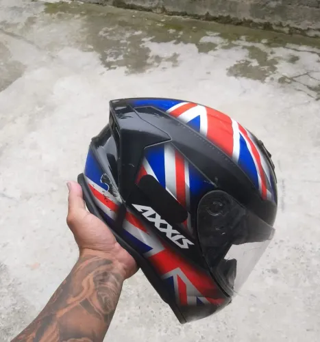 Vende - se capacete usado