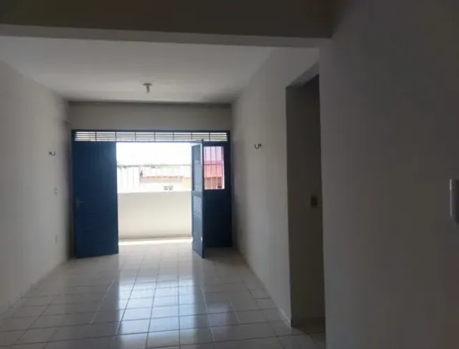 Aluga-se apto prox faculdade medica Uern com 2/4