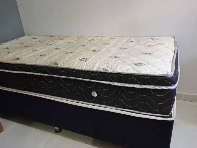 Cama boxe de solteiro semi nova