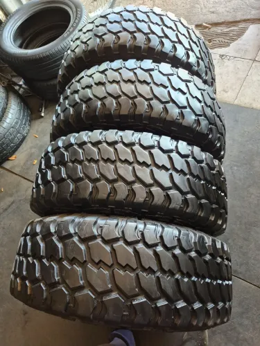 4 pneus achilles semi-novo aro 17 para camionetes da suspensão alta referência 285/70/17