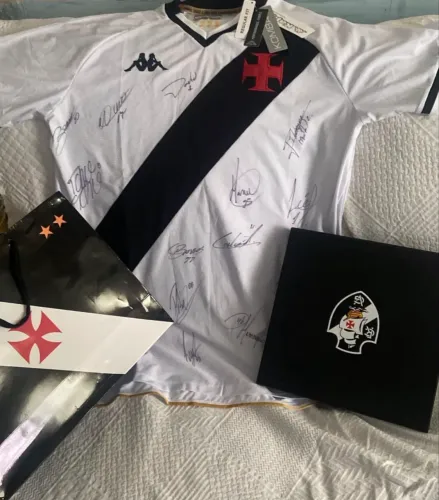 Camisa do Vasco autografada 