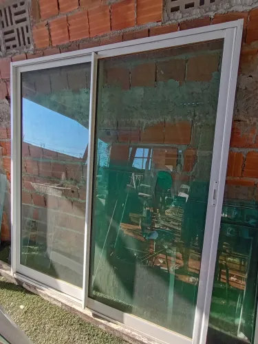 Porta de alumínio branco de correr largura 1,80 altura 2e13 valo $2200 só liga *71