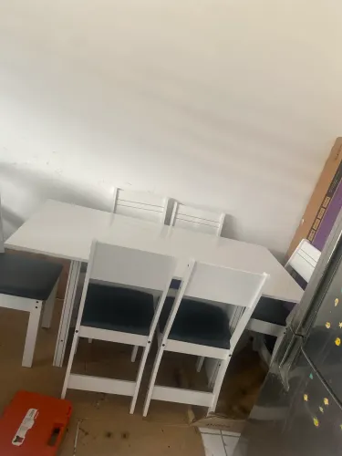 Mesa com 6 cadeiras