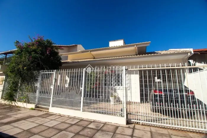 Casa à venda, 6quartos, 2 suítes, 2 vagas no Itacorubi em Florianópolis-SC.