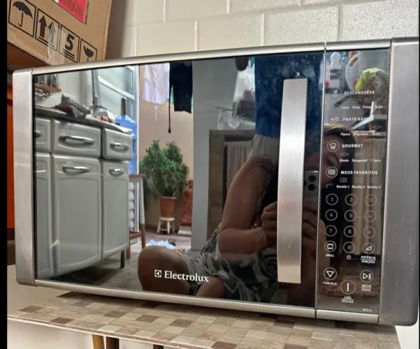 Micro-ondas INOX Electrolux 31L