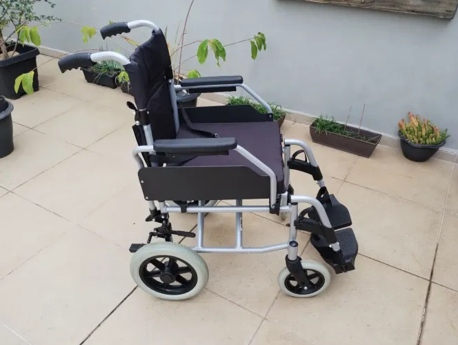 Cadeira de rodas em alumínio 