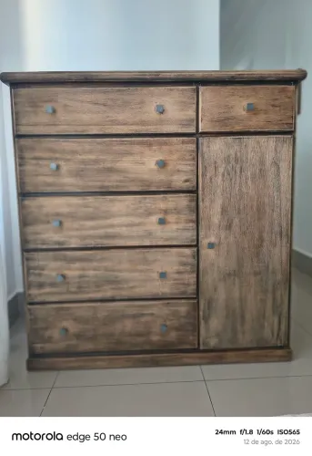 Cômoda de Madeira