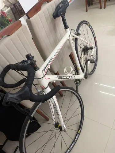Bicicleta Scott Addict R4