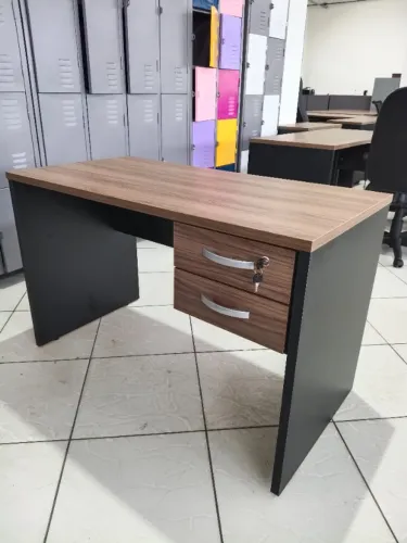 Vende-se Mesa Reta 1.20 x 0.60 com gaveteiro