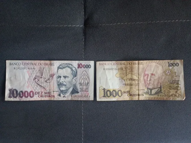 Lote com 65 notas antigas brasileiras, ideal para colecionadores ou iniciantes.