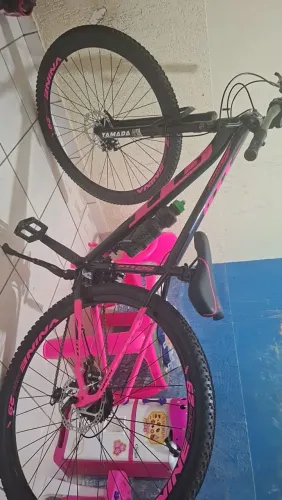 Vendo bicicleta Aro29 GTI Alumínio preta com rosa novinha