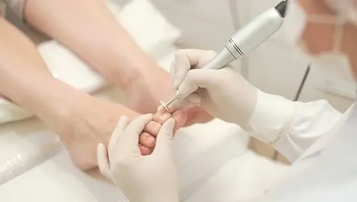 Benfina Esmalteria Contrata Podóloga