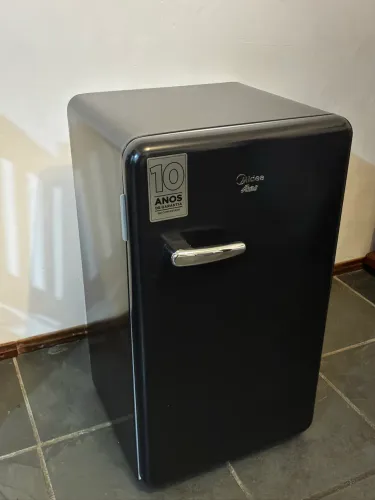 Frigobar Retrô Midea 95L Preto Fosco