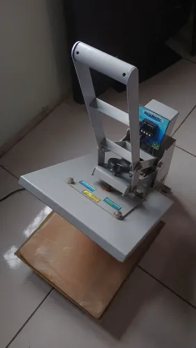 ? MÁQUINA DE ESTAMPA / PRENSA TÉRMICA / SUBLIMAÇÃO - 35x40 ?