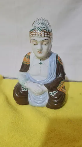 Buda de porcelana.