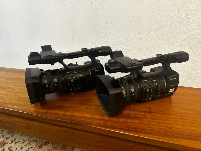 2x Sony HXR-NX5