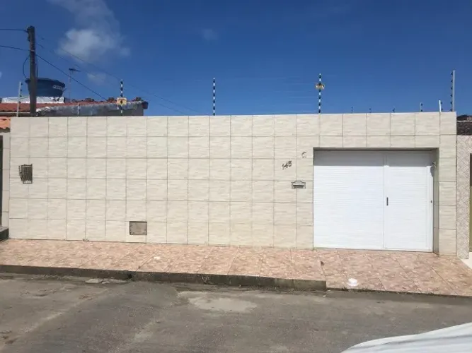 Casa no Benedito Bentes 2, na rua do supermercado são domingos 