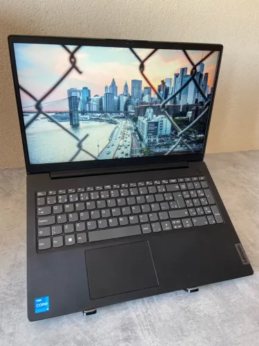 Notebook Lenovo i5 13ª Geração / UHD Graphics / 16GB RAM / 512GB SSD / Tela 15.6? FullHD
