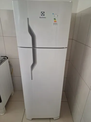 Geladeira Electrolux Dúplex 260L semi nova