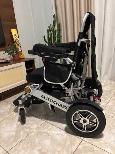 Cadeira de rodas motorizada - Y203RM-A - Apenas 4 meses de uso