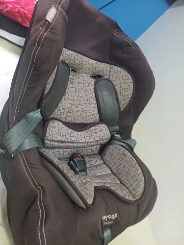 Vendo cadeira de bebê...semi nova sem marcas de uso