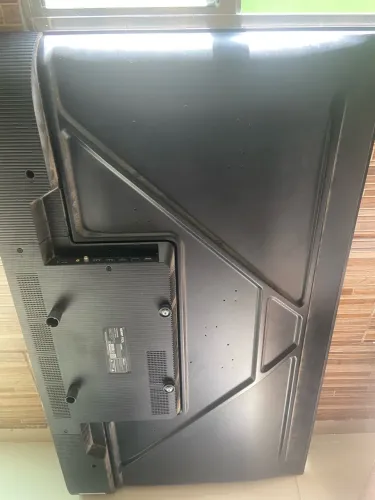 Vende -se TV 50 polegadas smart com defeito