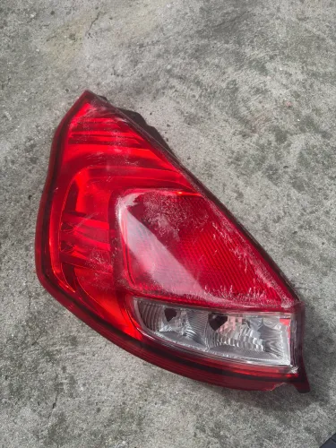 Vendo lanterna do New Fiesta ano 2015 original